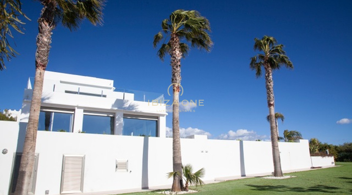 Villa de luxe moderne en bord de mer - maison en bord de mer avec accès à la mer à louer, Ibiza