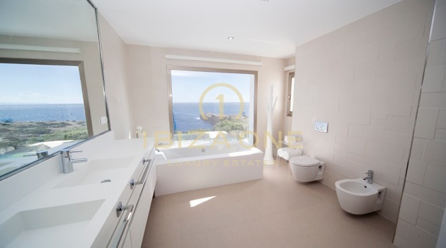 Villa de luxe moderne en bord de mer - maison en bord de mer avec accès à la mer à louer, Ibiza