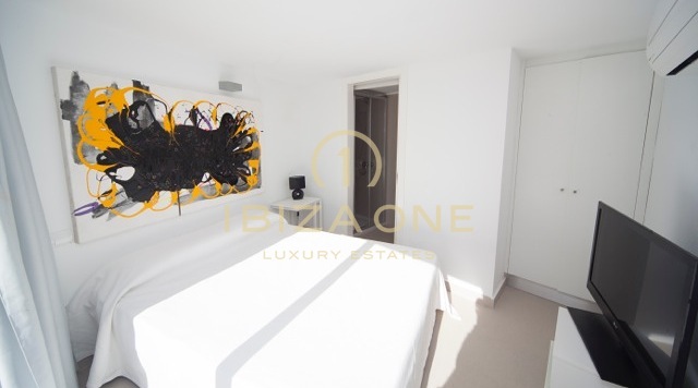 Moderne luxe villa aan zee - huis aan het water met toegang tot de zee te huur, Ibiza
