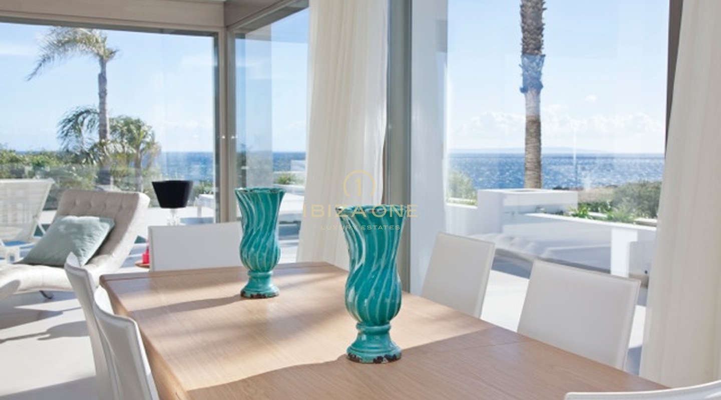 Villa de luxe moderne en bord de mer - maison en bord de mer avec accès à la mer à louer, Ibiza