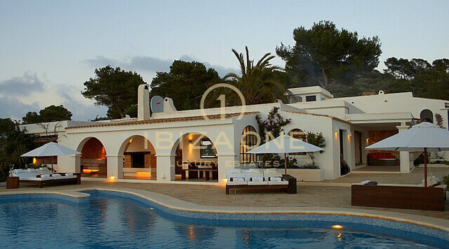 Superbe villa de luxe en style finca avec vue mer à 260 ° à louer
