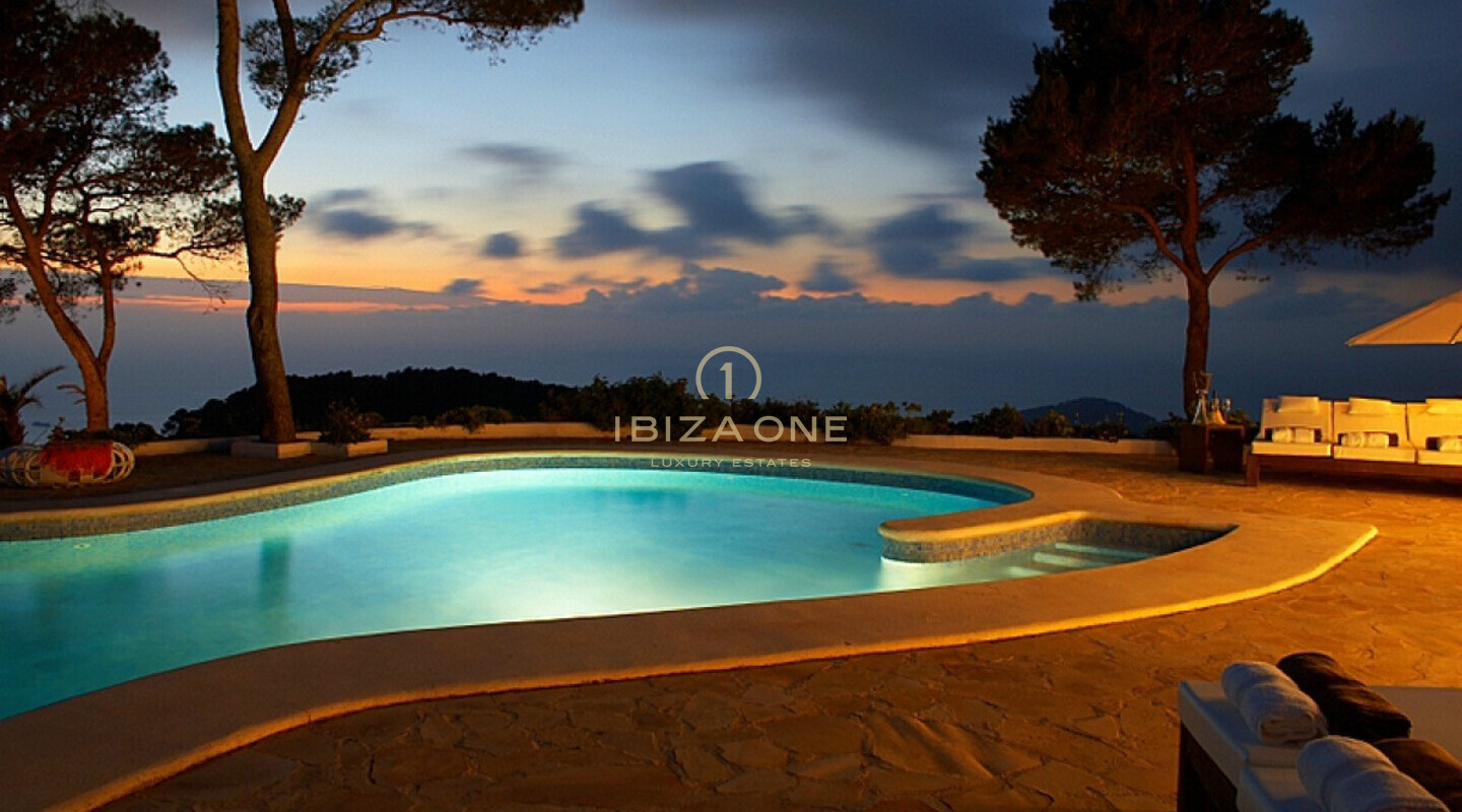 Prachtige luxe villa in finca stijl met 260 ° zeezicht te huur