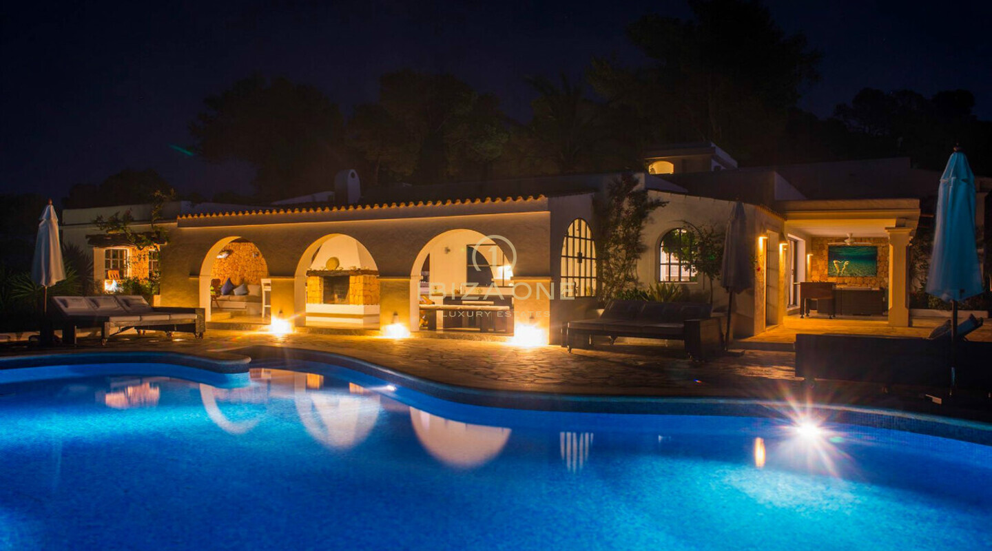 Superbe villa de luxe en style finca avec vue mer à 260 ° à louer