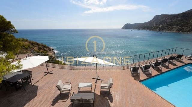 Exclusiva villa en primera línea de mar en venta, Ibiza - Exclusiva villa en primera línea de mar en alquiler, Ibiza
