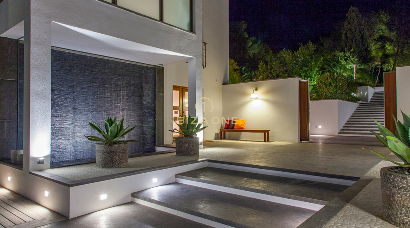 Moderne Luxusvilla mit Gästehaus zu verkaufen und zu vermieten, Ibiza