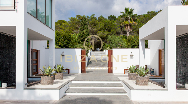 Moderne Luxusvilla mit Gästehaus zu verkaufen und zu vermieten, Ibiza