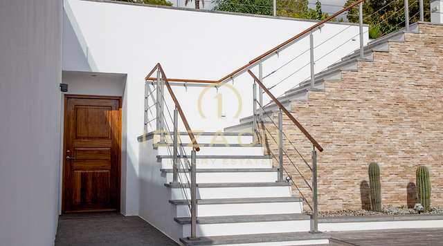 Moderne Luxusvilla mit Gästehaus zu verkaufen und zu vermieten, Ibiza