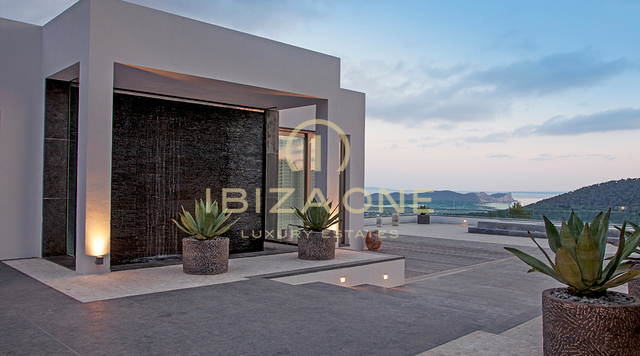 Moderne Luxusvilla mit Gästehaus zu verkaufen und zu vermieten, Ibiza