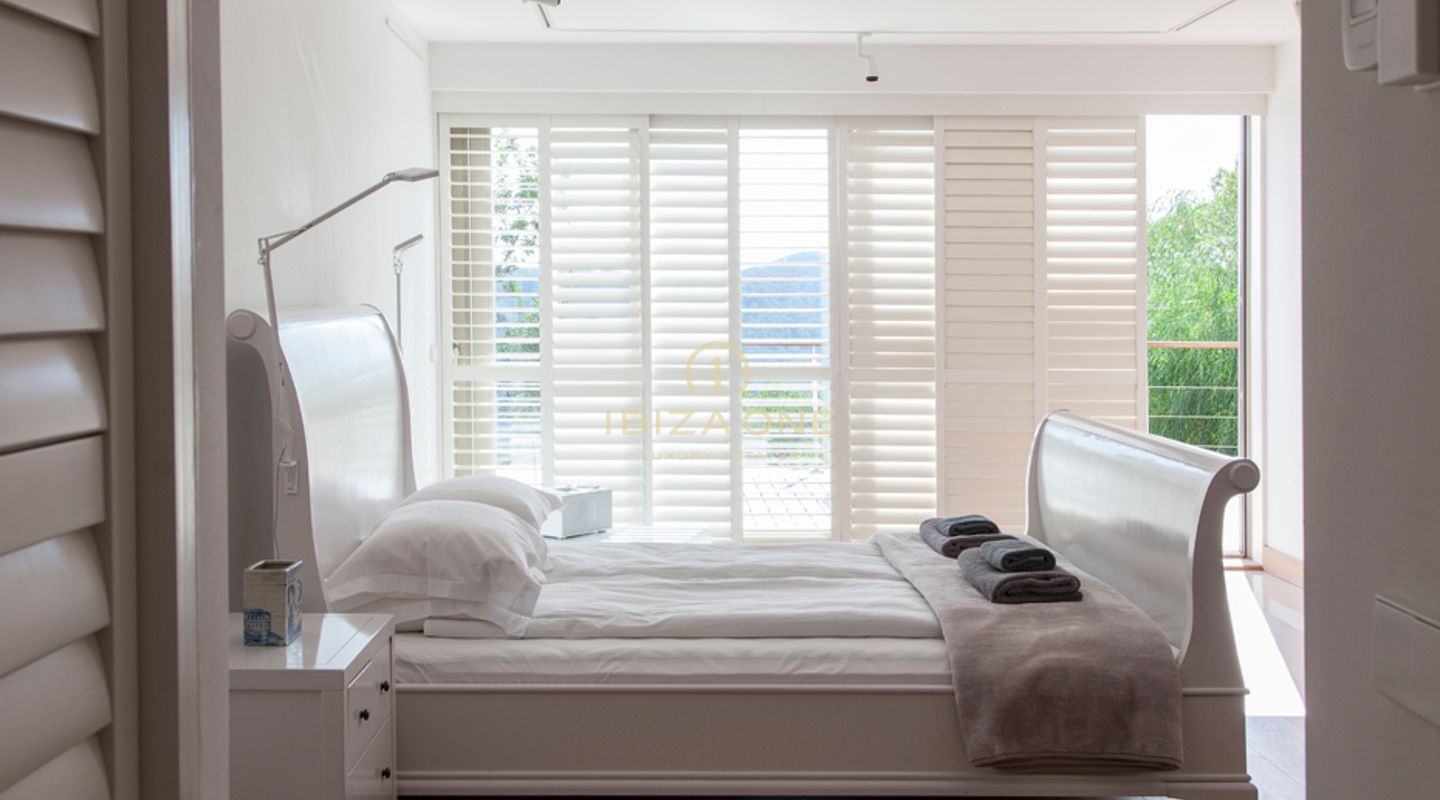 Moderne Luxusvilla mit Gästehaus zu verkaufen und zu vermieten, Ibiza