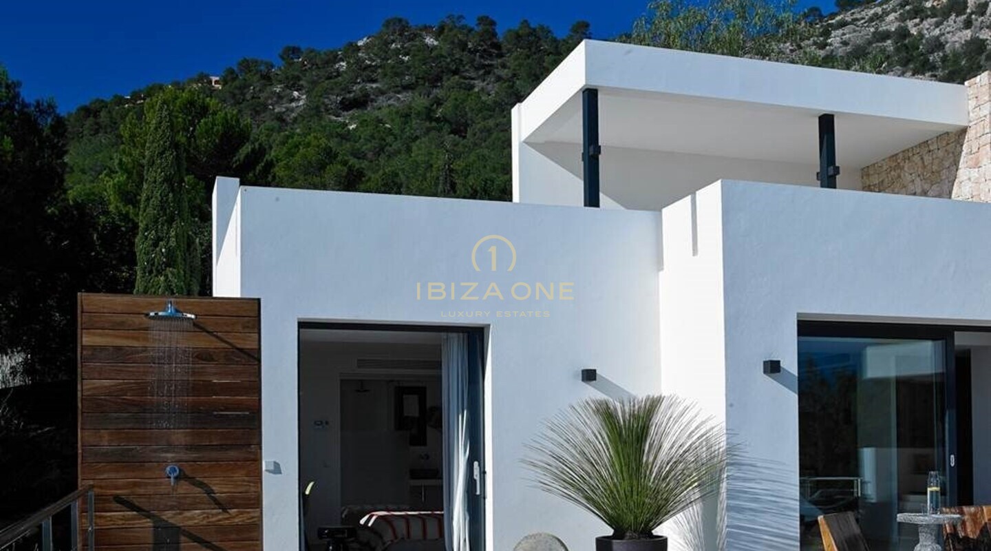 Luxueuse villa moderne Jaime Serra avec belle vue sur la mer à louer, Ibiza