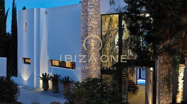 Luxe moderne Jaime Serra villa met prachtig zeezicht te huur, Ibiza