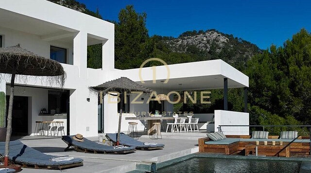 Lussuosa villa moderna Jaime Serra con splendida vista mare in affitto, Ibiza