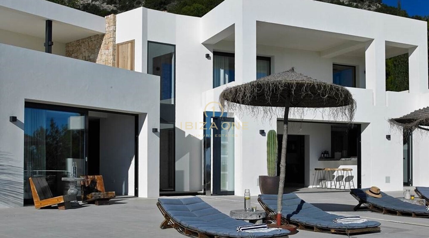 Luxuriöse moderne Jaime Serra Villa mit wunderschönem Meerblick zu vermieten, Ibiza