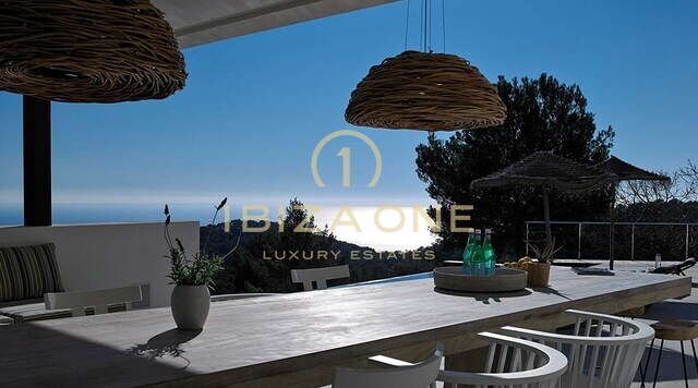 Luxuriöse moderne Jaime Serra Villa mit wunderschönem Meerblick zu vermieten, Ibiza