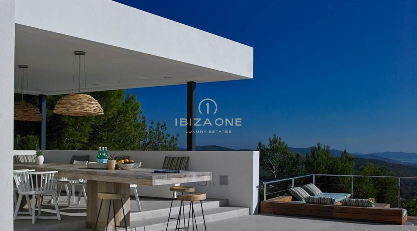 Lussuosa villa moderna Jaime Serra con splendida vista mare in affitto, Ibiza