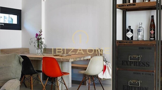 Luxuriöse moderne Jaime Serra Villa mit wunderschönem Meerblick zu vermieten, Ibiza
