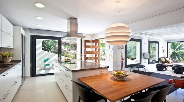 Luxe en prachtige gerenoveerde villa met uitzicht op zoutvlakten te koop, Ibiza - Luxe en prachtige gerenoveerde villa met uitzicht op zoutvlakten te huur, Ibiza