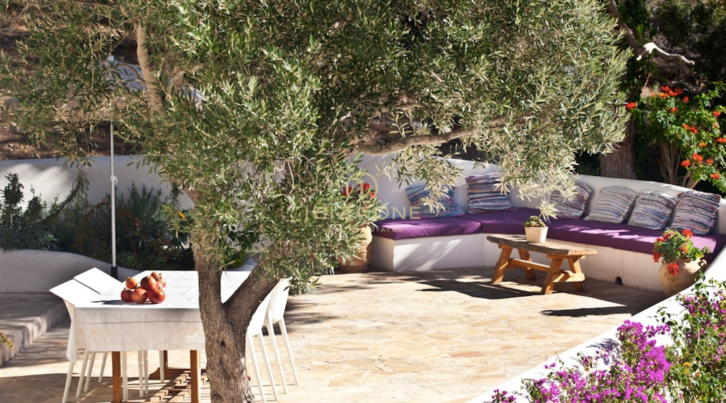 Luxuriöse und wunderschön renovierte Villa mit Blick auf die Salinas zu verkaufen, Ibiza - Luxuriöse und wunderschön renovierte Villa mit Blick auf die Salinas zu vermieten, Ibiza