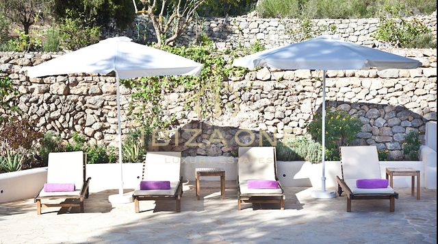 Luxuriöse und wunderschön renovierte Villa mit Blick auf die Salinas zu verkaufen, Ibiza - Luxuriöse und wunderschön renovierte Villa mit Blick auf die Salinas zu vermieten, Ibiza
