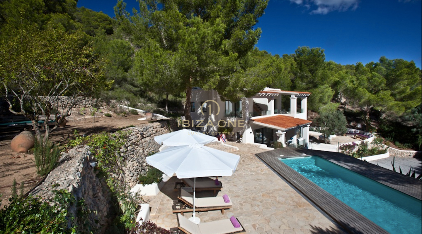 Luxuriöse und wunderschön renovierte Villa mit Blick auf die Salinas zu verkaufen, Ibiza - Luxuriöse und wunderschön renovierte Villa mit Blick auf die Salinas zu vermieten, Ibiza