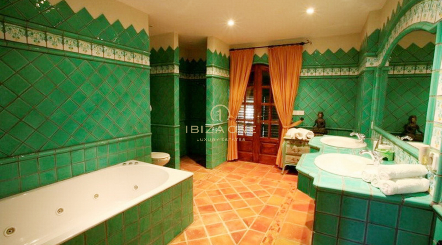 Spectaculaire villa de luxe de 12 chambres - à 200 mètres de la mer avec accès à la mer à vendre et la villa de luxe est également à louer, Ibiza