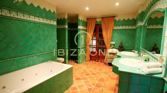 Spectaculaire villa de luxe de 12 chambres - à 200 mètres de la mer avec accès à la mer à vendre et la villa de luxe est également à louer, Ibiza
