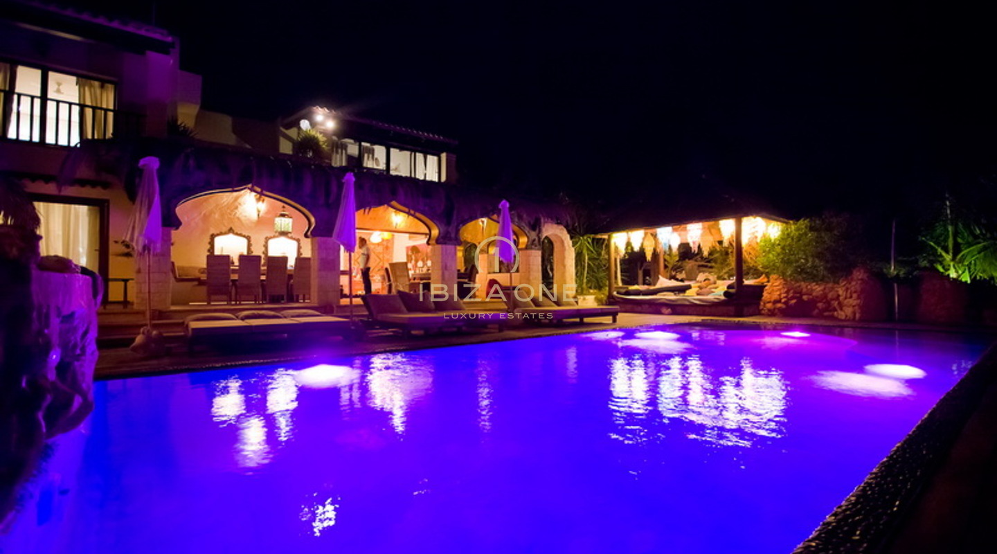 Spectaculaire villa de luxe de 12 chambres - à 200 mètres de la mer avec accès à la mer à vendre et la villa de luxe est également à louer, Ibiza