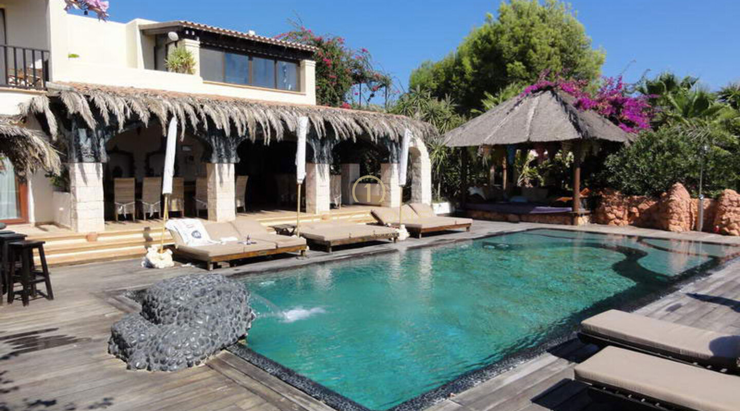 Spectaculaire villa de luxe de 12 chambres - à 200 mètres de la mer avec accès à la mer à vendre et la villa de luxe est également à louer, Ibiza