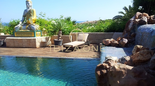Espectacular villa de lujo de 12 dormitorios a 200 metros del mar con acceso al mar en venta y la villa de lujo también está en alquiler, Ibiza