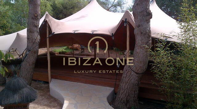 Spectaculaire luxe villa met 12 slaapkamers - 200 meter van de zee met toegang tot de zee te koop en de luxe villa is ook te huur, Ibiza