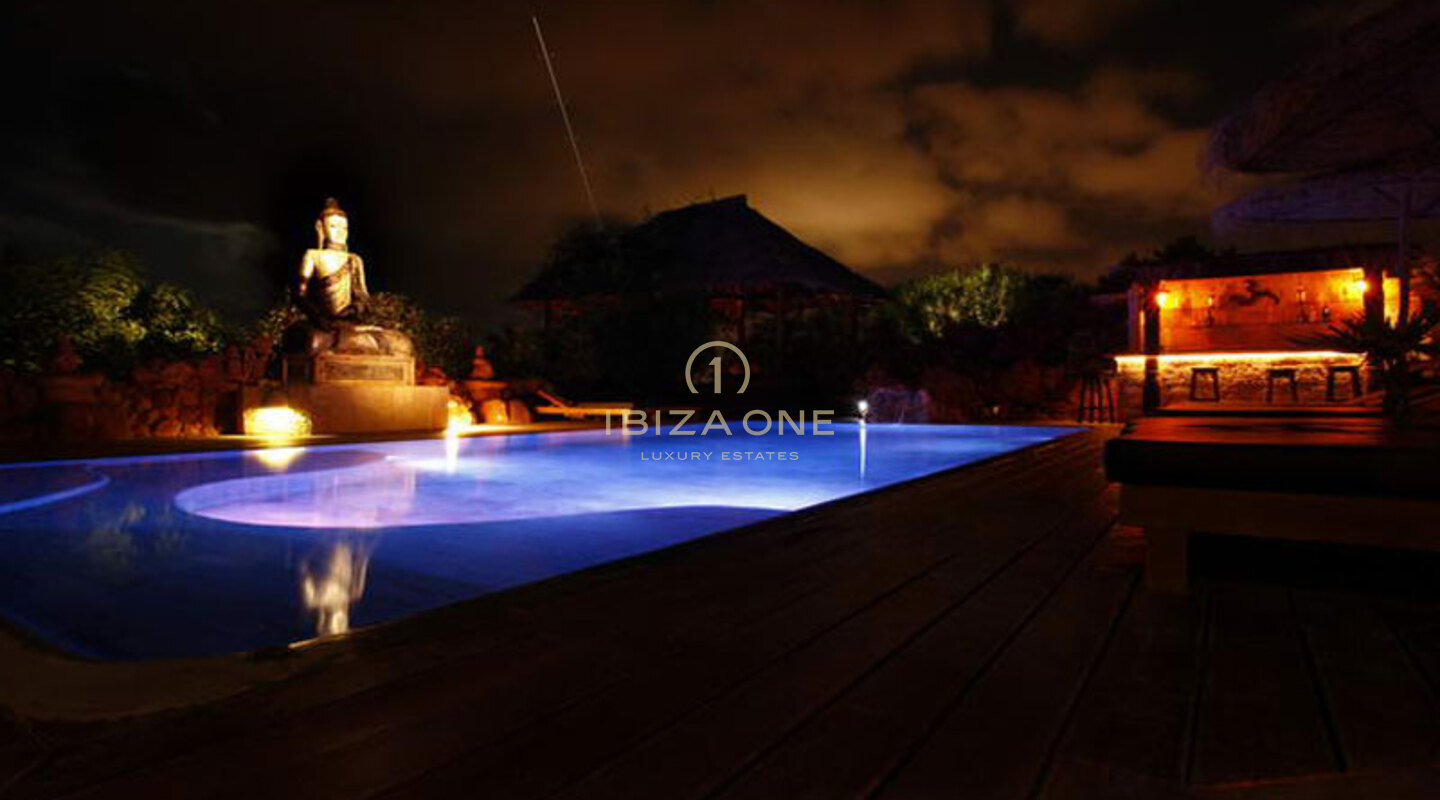 Spectaculaire villa de luxe de 12 chambres - à 200 mètres de la mer avec accès à la mer à vendre et la villa de luxe est également à louer, Ibiza