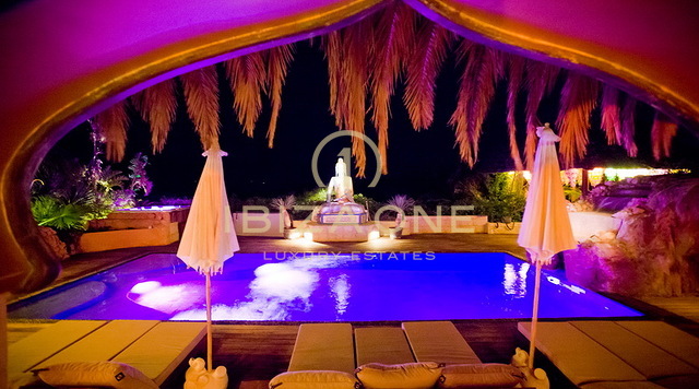 Espectacular villa de lujo de 12 dormitorios a 200 metros del mar con acceso al mar en venta y la villa de lujo también está en alquiler, Ibiza