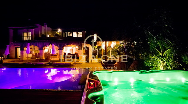 Spektakuläre 12 Schlafzimmer Luxusvilla - 200 Meter zum Meer mit Meerzugang zu verkaufen und die Luxusvilla ist auch zu vermieten, Ibiza