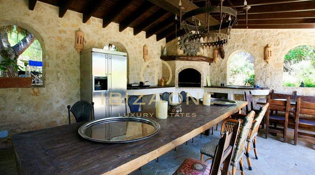 Espectacular villa de lujo de 12 dormitorios a 200 metros del mar con acceso al mar en venta y la villa de lujo también está en alquiler, Ibiza