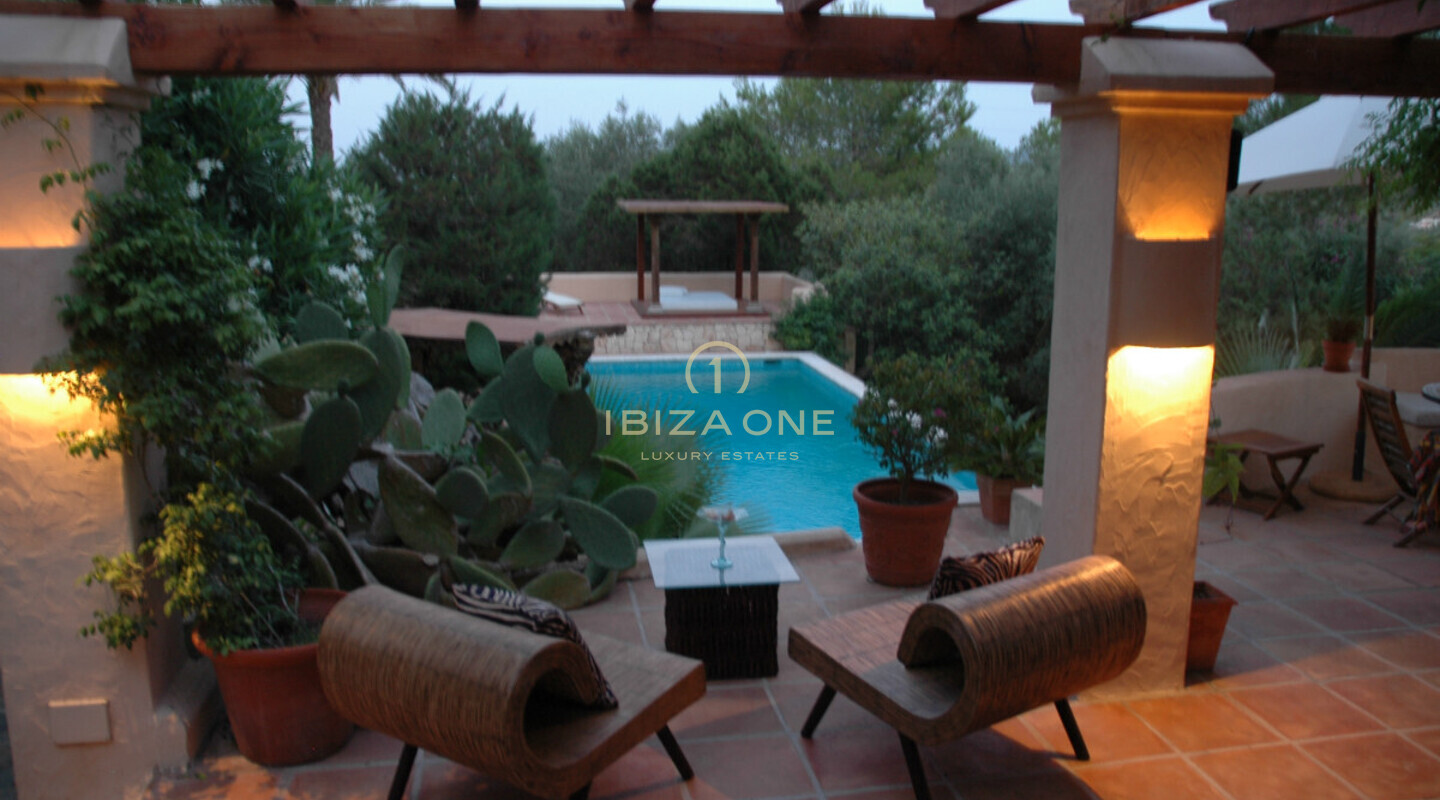 Encantadora y lujosa villa entre Ibiza ciudad y Santa Eulalia en venta, Ibiza - Encantadora y lujosa villa entre Ibiza ciudad y Santa Eulalia en alquiler, Ibiza