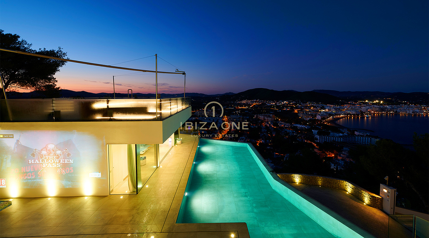Dominio dello skyline di Ibiza: Villa ultra-lusso con vista panoramica a 270° su Tagomago, Santa Eulària des Riu e Marina in vendita, Ibiza