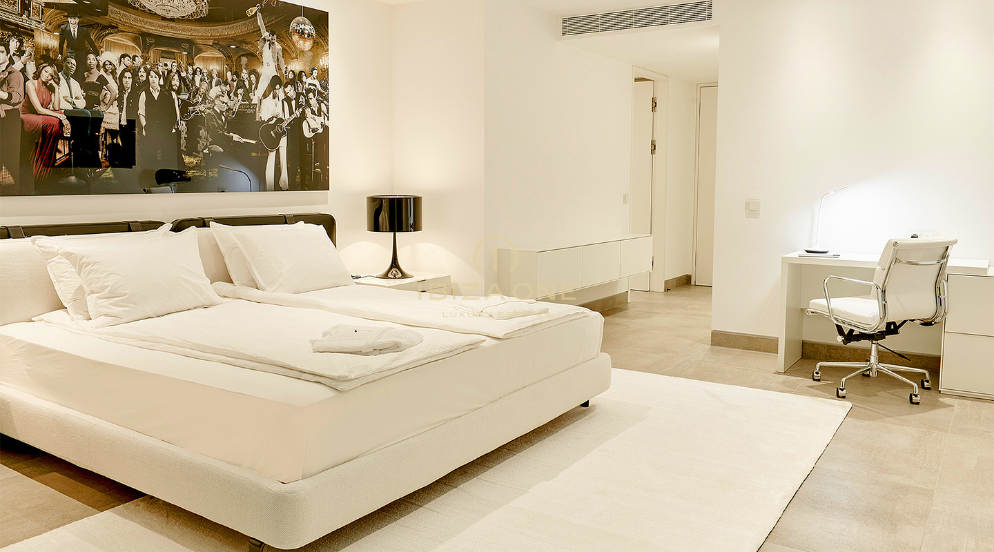 Ibiza-Skyline-Dominanz: Ultra-Luxusvilla mit 270°-Panoramablick auf Tagomago, Santa Eulària des Riu und den Yachthafen zu verkaufen, Ibiza