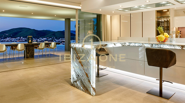 Dominio dello skyline di Ibiza: Villa ultra-lusso con vista panoramica a 270° su Tagomago, Santa Eulària des Riu e Marina in vendita, Ibiza