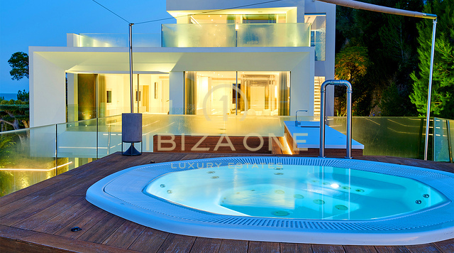 Dominio dello skyline di Ibiza: Villa ultra-lusso con vista panoramica a 270° su Tagomago, Santa Eulària des Riu e Marina in vendita, Ibiza