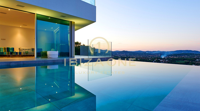 Dominio dello skyline di Ibiza: Villa ultra-lusso con vista panoramica a 270° su Tagomago, Santa Eulària des Riu e Marina in vendita, Ibiza
