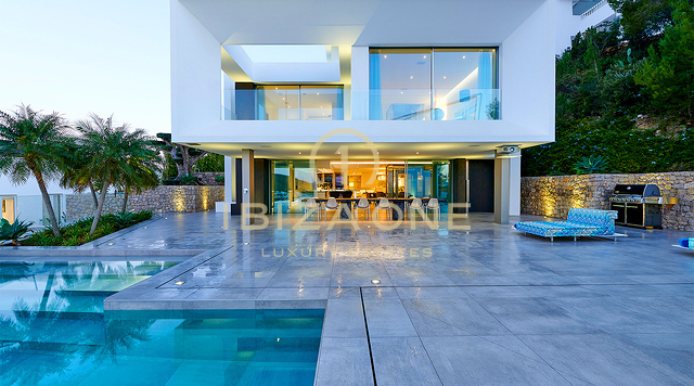 Dominio dello skyline di Ibiza: Villa ultra-lusso con vista panoramica a 270° su Tagomago, Santa Eulària des Riu e Marina in vendita, Ibiza