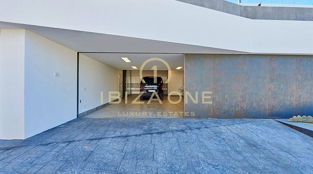 Ibiza Skyline Dominance: Ultra-luxe villa met 270° panoramisch uitzicht over Tagomago, Santa Eulària des Riu en de jachthaven te koop, Ibiza