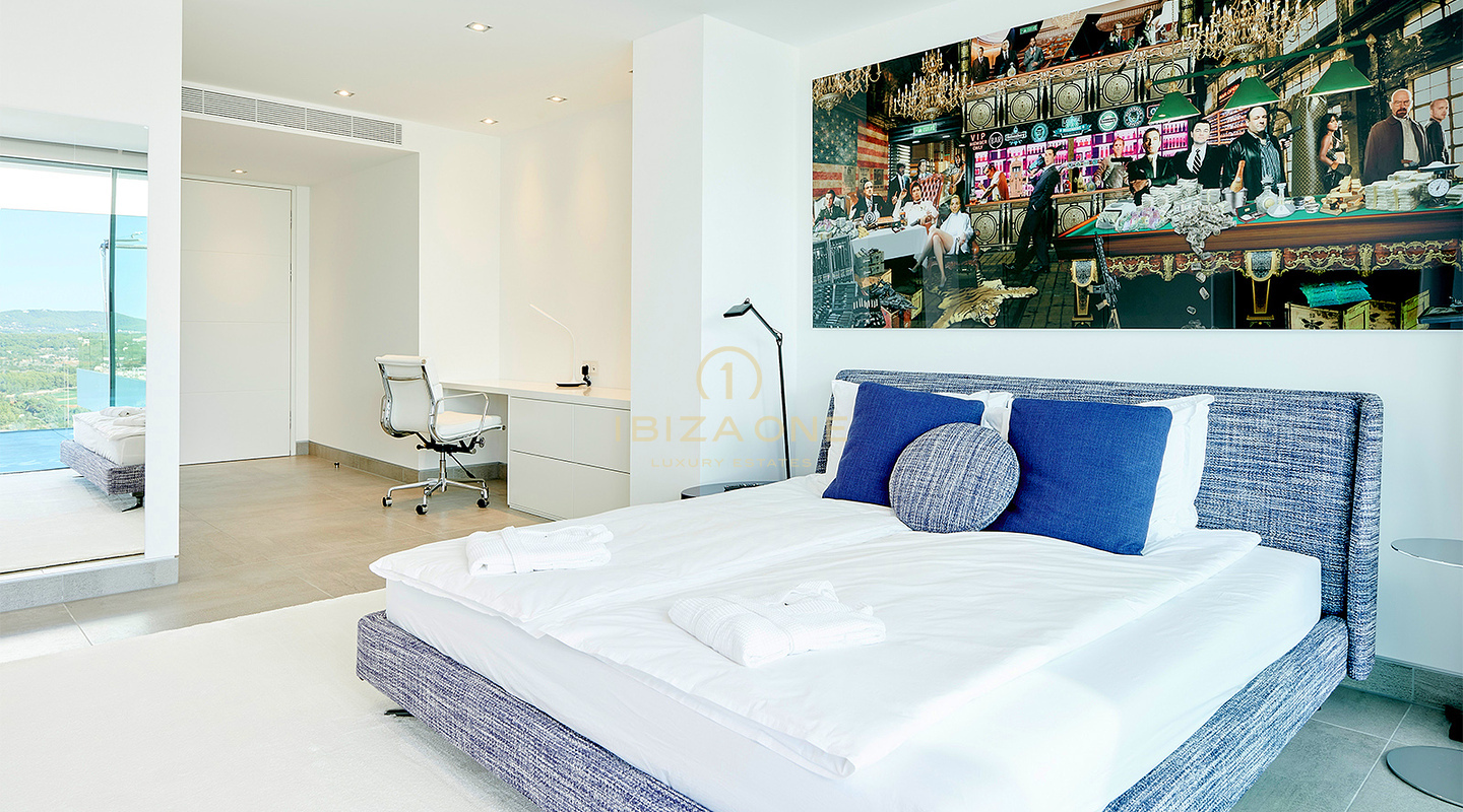 Dominio del horizonte de Ibiza: Villa de ultralujo con vistas panorámicas de 270° sobre Tagomago, Santa Eulària des Riu y el puerto deportivo en venta, Ibiza.
