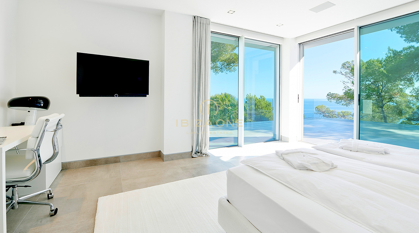 Dominio del horizonte de Ibiza: Villa de ultralujo con vistas panorámicas de 270° sobre Tagomago, Santa Eulària des Riu y el puerto deportivo en venta, Ibiza.
