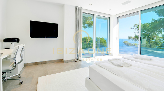 Ibiza-Skyline-Dominanz: Ultra-Luxusvilla mit 270°-Panoramablick auf Tagomago, Santa Eulària des Riu und den Yachthafen zu verkaufen, Ibiza