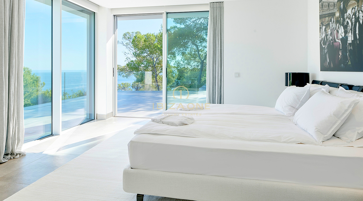 Ibiza-Skyline-Dominanz: Ultra-Luxusvilla mit 270°-Panoramablick auf Tagomago, Santa Eulària des Riu und den Yachthafen zu verkaufen, Ibiza