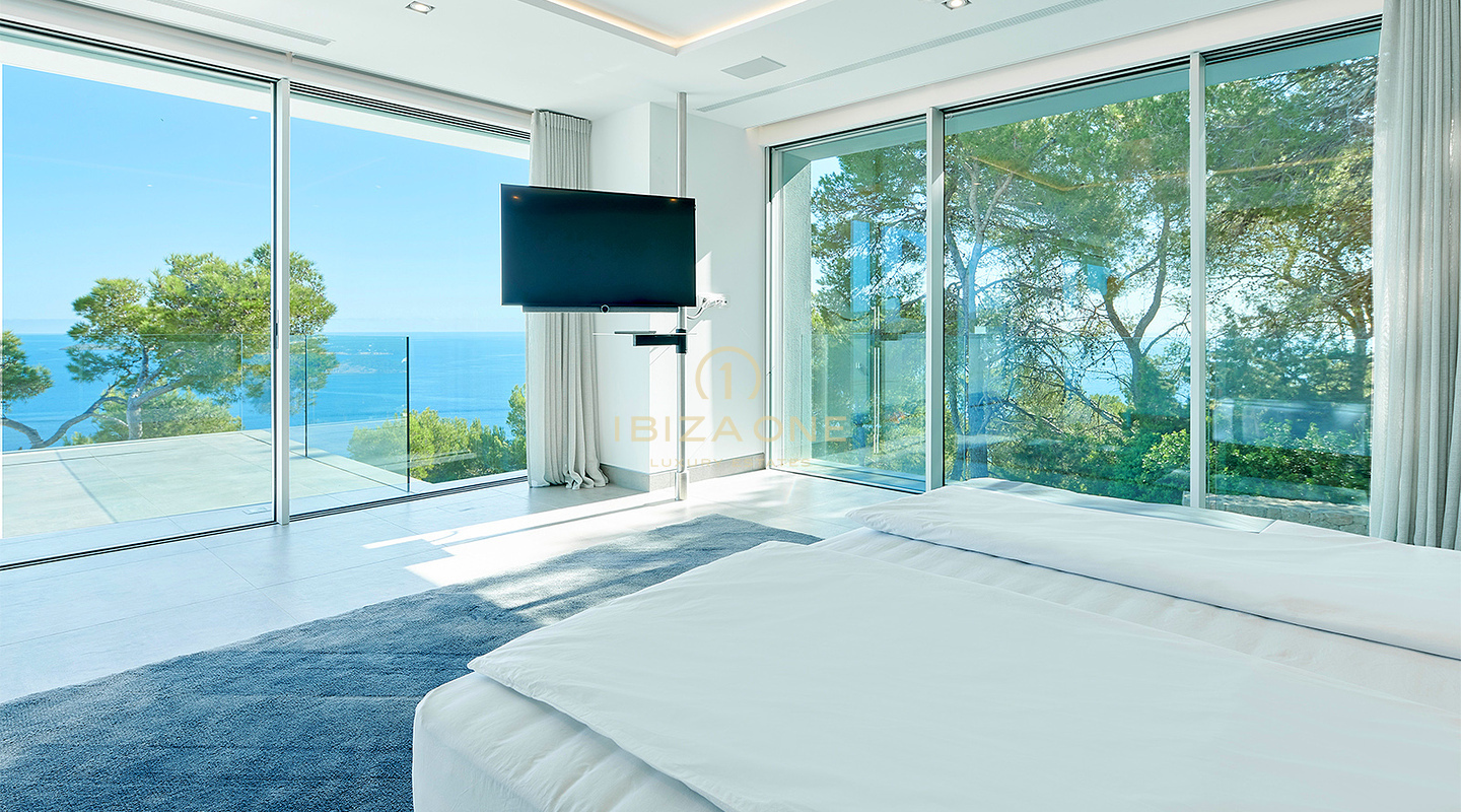 Ibiza-Skyline-Dominanz: Ultra-Luxusvilla mit 270°-Panoramablick auf Tagomago, Santa Eulària des Riu und den Yachthafen zu verkaufen, Ibiza