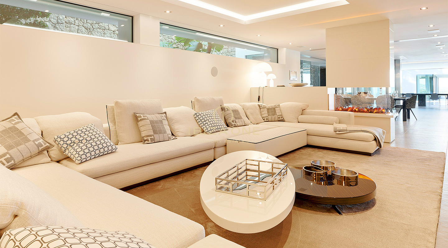Ibiza-Skyline-Dominanz: Ultra-Luxusvilla mit 270°-Panoramablick auf Tagomago, Santa Eulària des Riu und den Yachthafen zu verkaufen, Ibiza