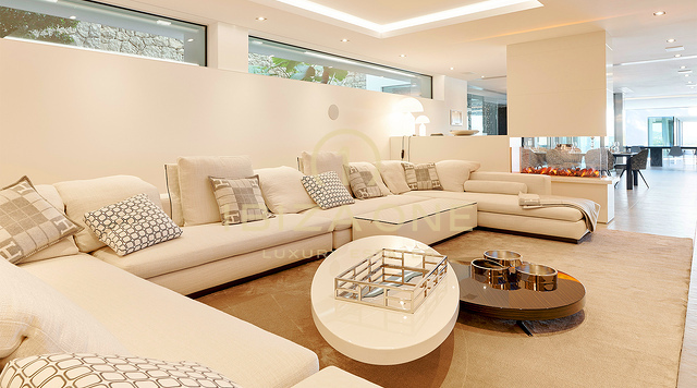 Dominio del horizonte de Ibiza: Villa de ultralujo con vistas panorámicas de 270° sobre Tagomago, Santa Eulària des Riu y el puerto deportivo en venta, Ibiza.