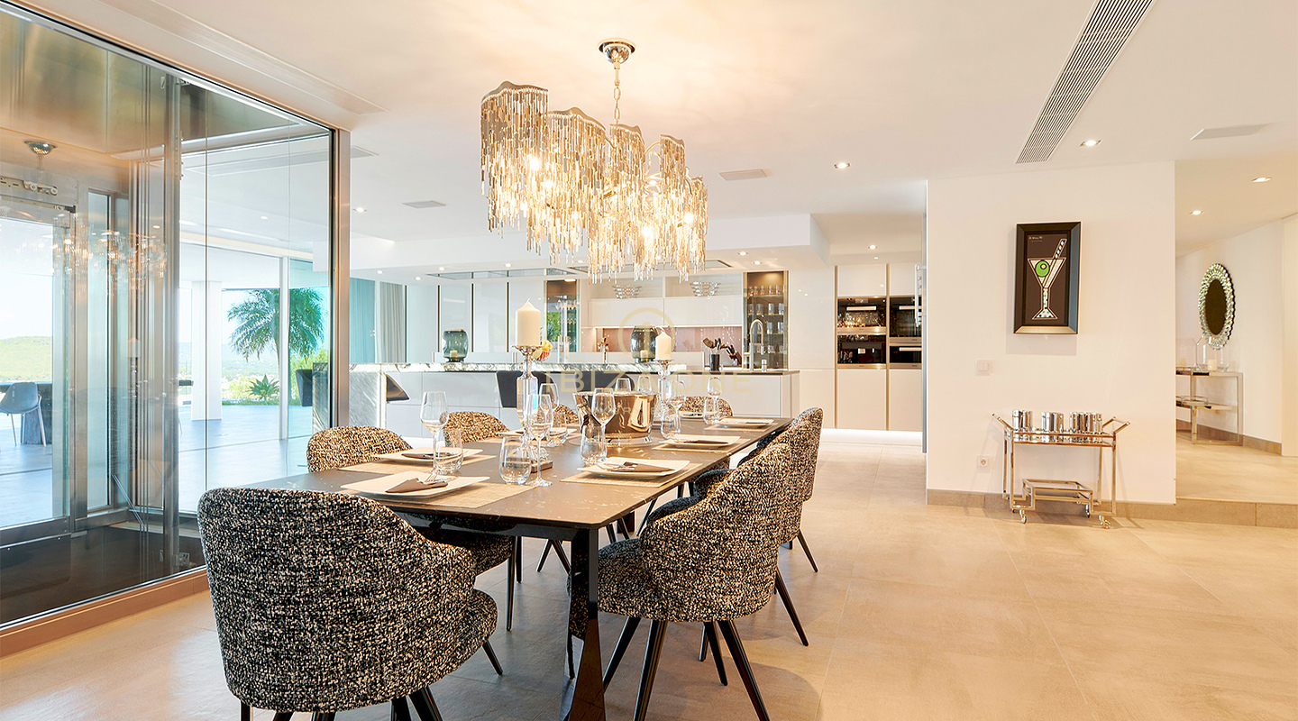 Ibiza-Skyline-Dominanz: Ultra-Luxusvilla mit 270°-Panoramablick auf Tagomago, Santa Eulària des Riu und den Yachthafen zu verkaufen, Ibiza
